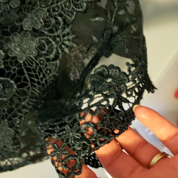 Like new stunning forest green dress.lace detail throughout - Picture 5 of 16